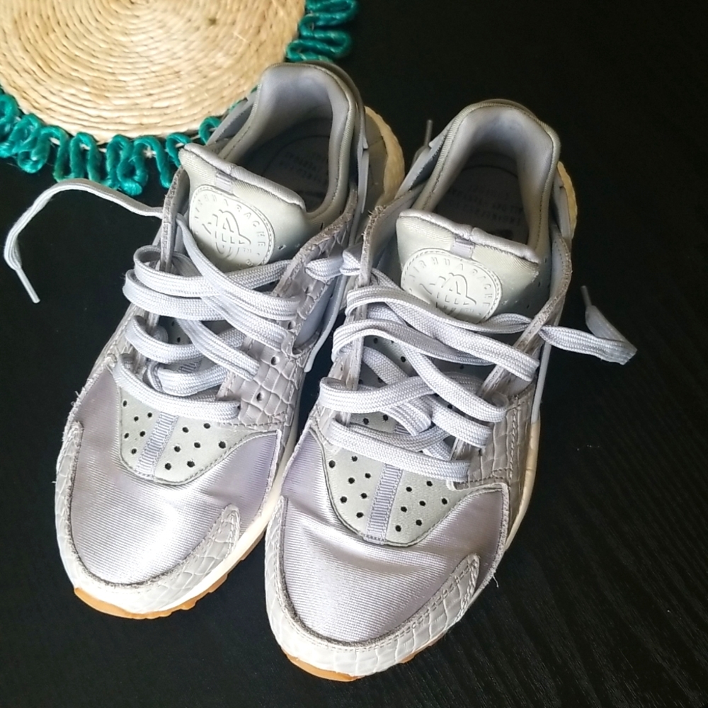 Nike air huarache women 7.5
